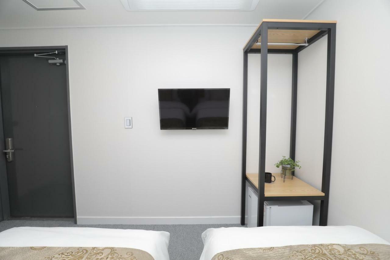 Twin Room No Window