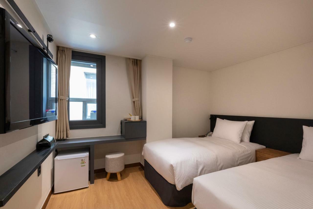 Standard Twin Room,912595816:JPEG