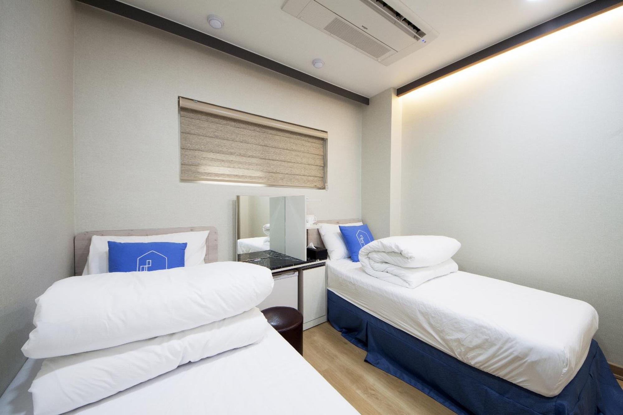 Twin Room,898477069:JPEG