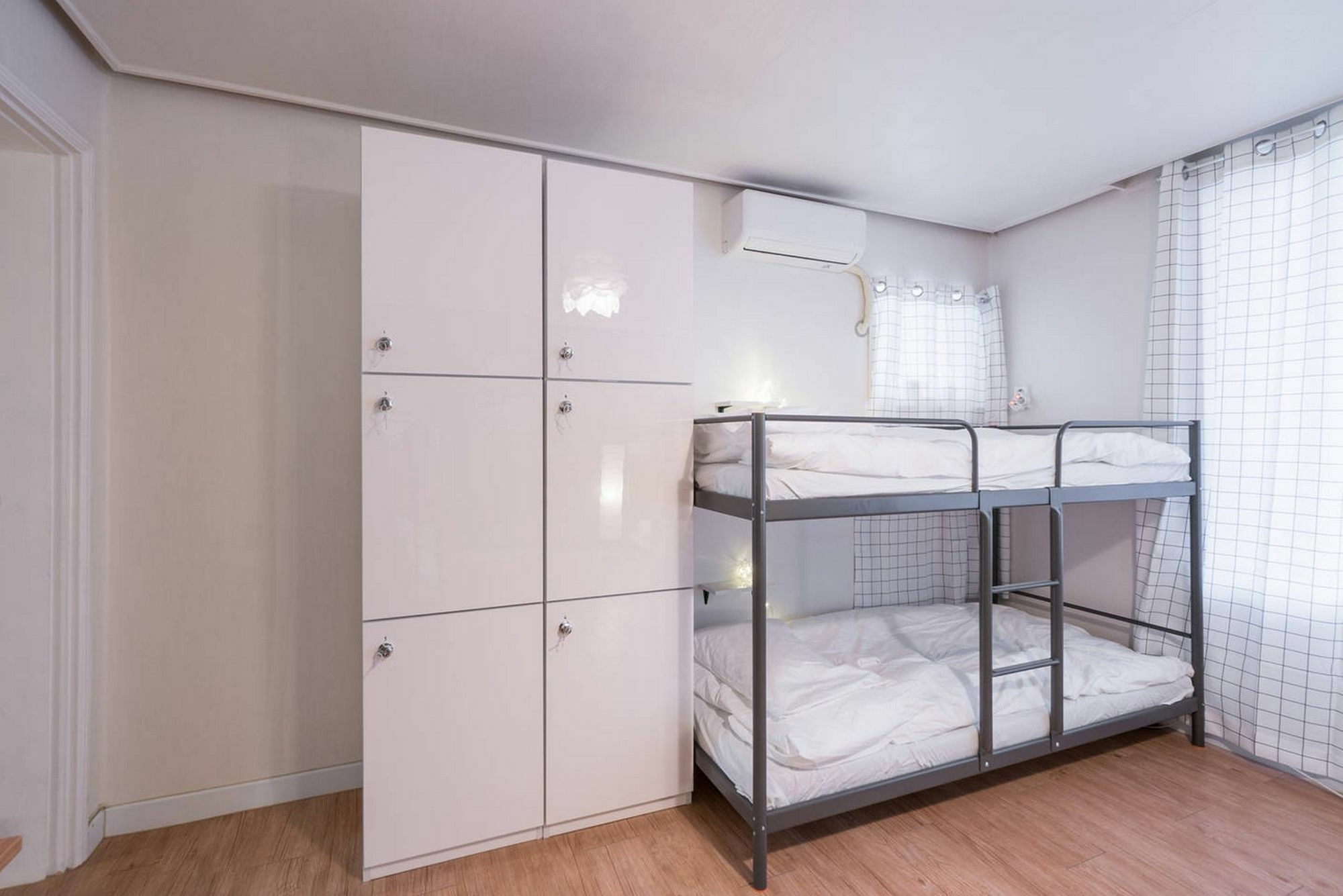 Bed Mixed Dormitory Room