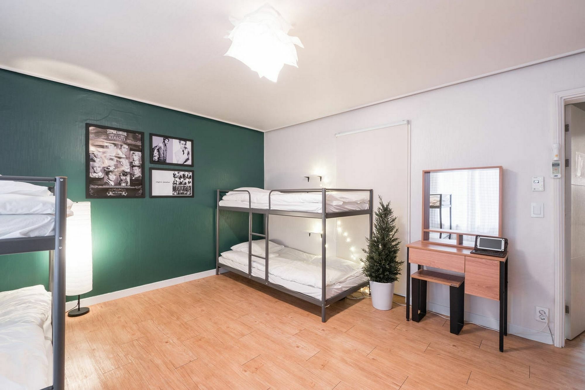 Bed Mixed Dormitory Room