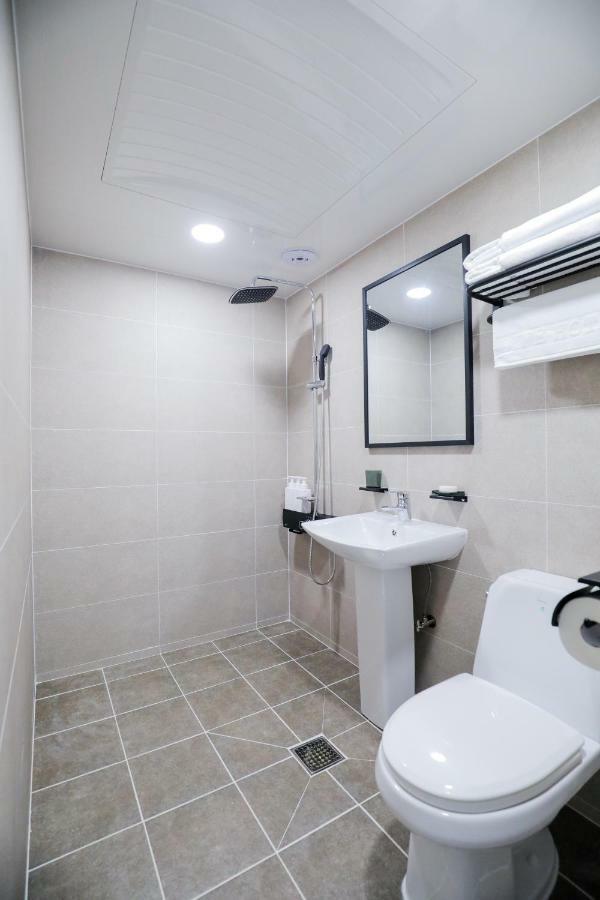 Double Room No Window
