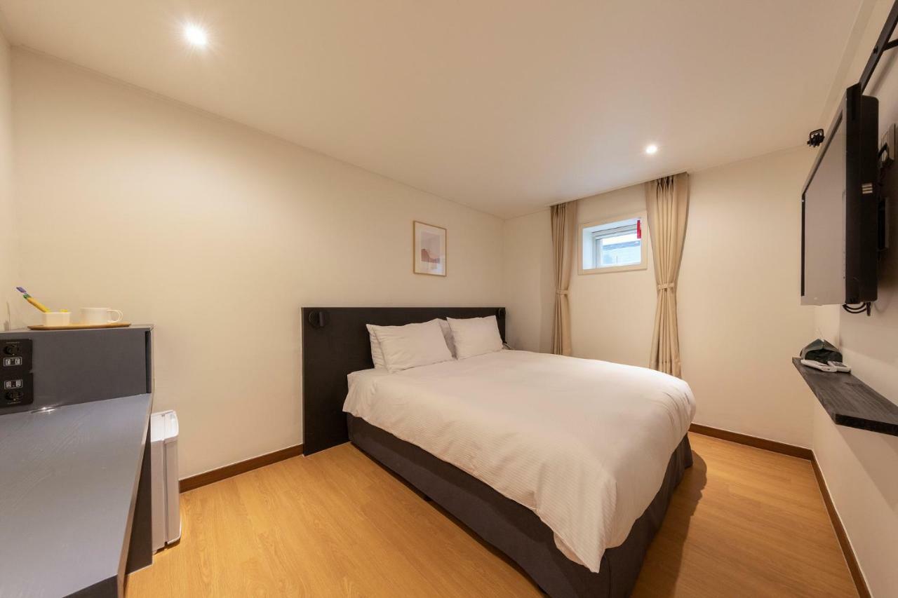 Standard Double Room,912320134:JPEG