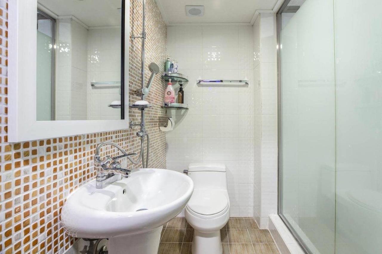 Triple Room Shower