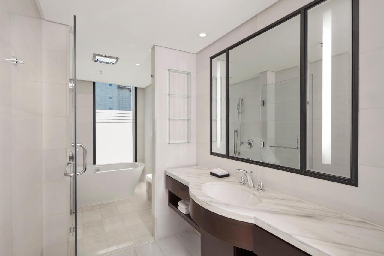 Deluxe Executive Suite, Executive lounge access, 1 King