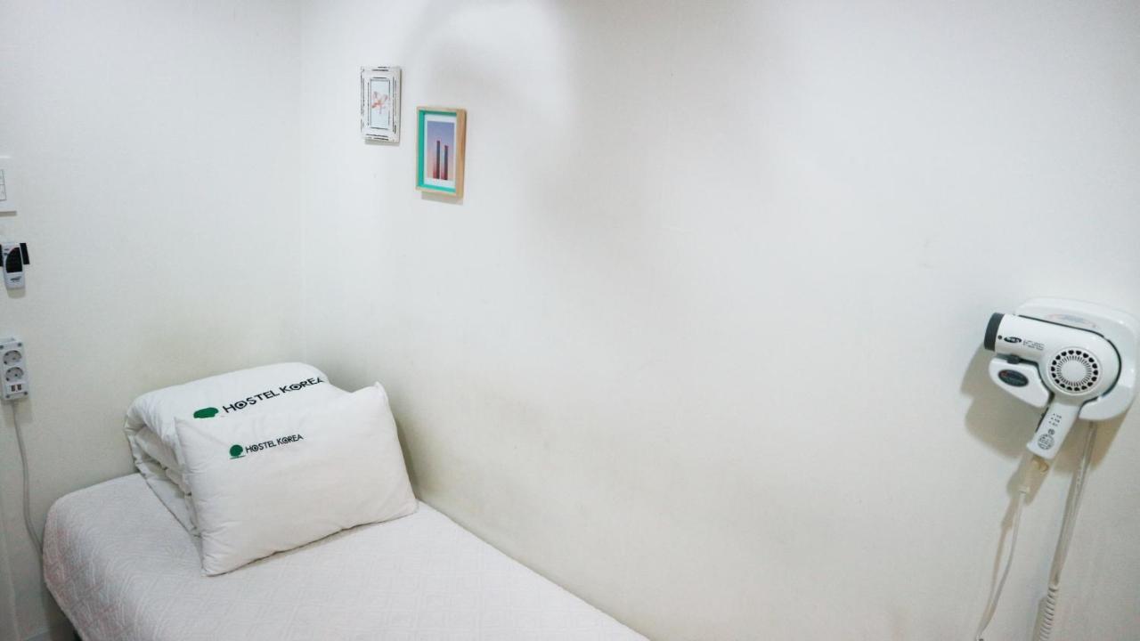 Single Room,836076605:JPEG