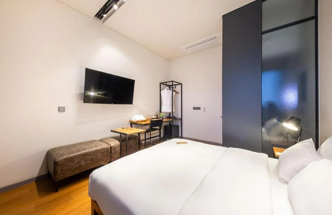 Hotel The Artist Yeonsinnae-1