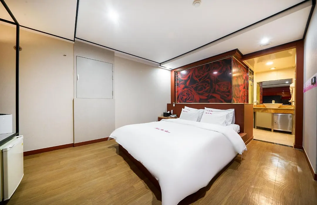 Flower Hotel-1