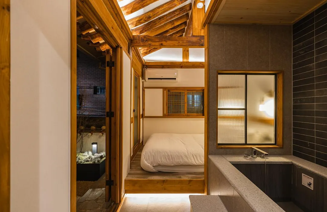Luxury Hanok Warm Nest Retreat-1