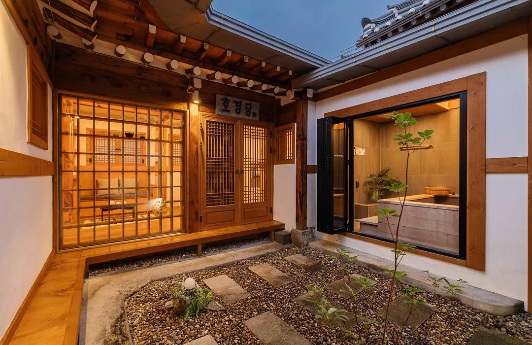 Luxury Hanok Maison Sunlit-1
