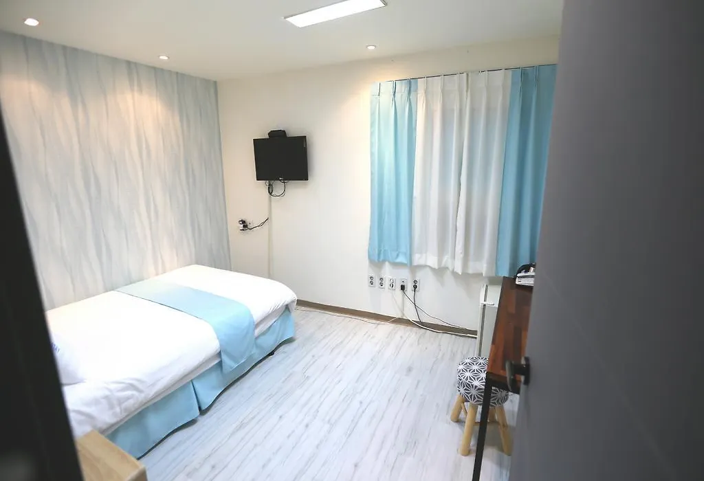 Must Stay Hotel Myeongdong-1