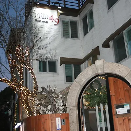 Crib 49 Guesthouse - Foreigner Only-3