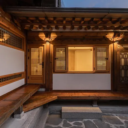 Luxury Hanok Stay Sunshine-3