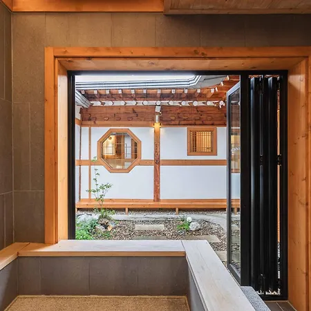 Luxury Hanok Maison Sunlit-3