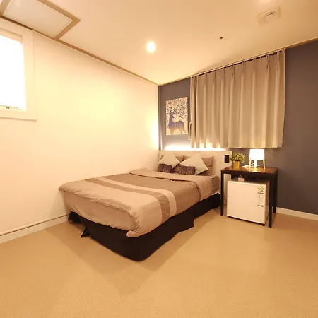 OYO Hostel Myeongdong 3-3