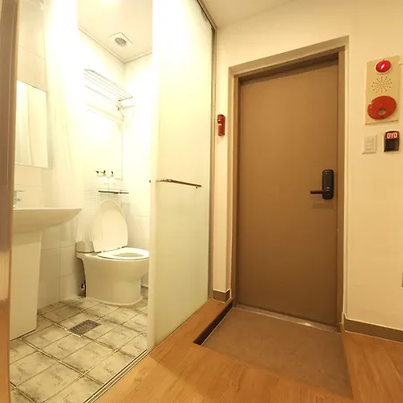 Oyo Hostel Myeongdong 2-3