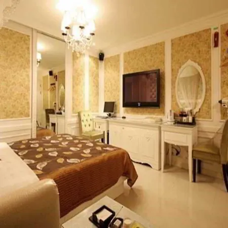 Rainbow Hotel-3