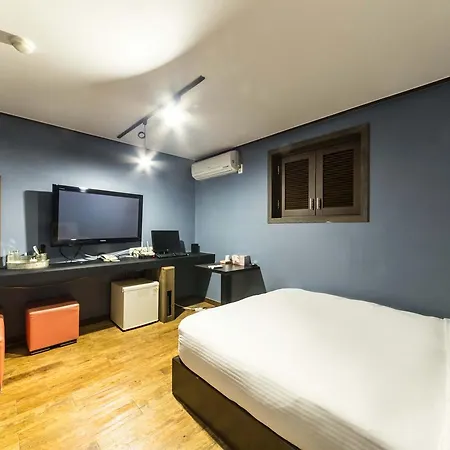8Motel-2