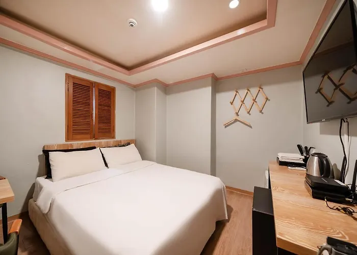 Tom Plus Motel 首爾